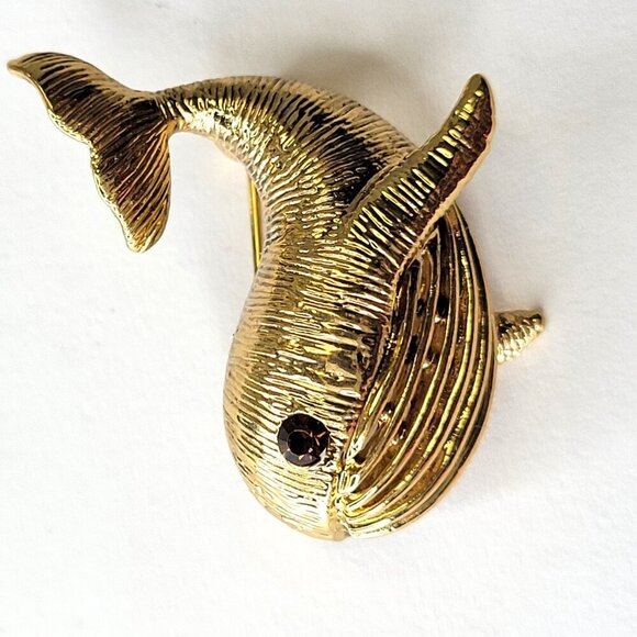 Gold Baby Whale Brooch Pin - Picture 4 of 8